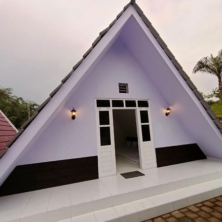 Seger Nusantara Hostel Kalisat Exterior photo