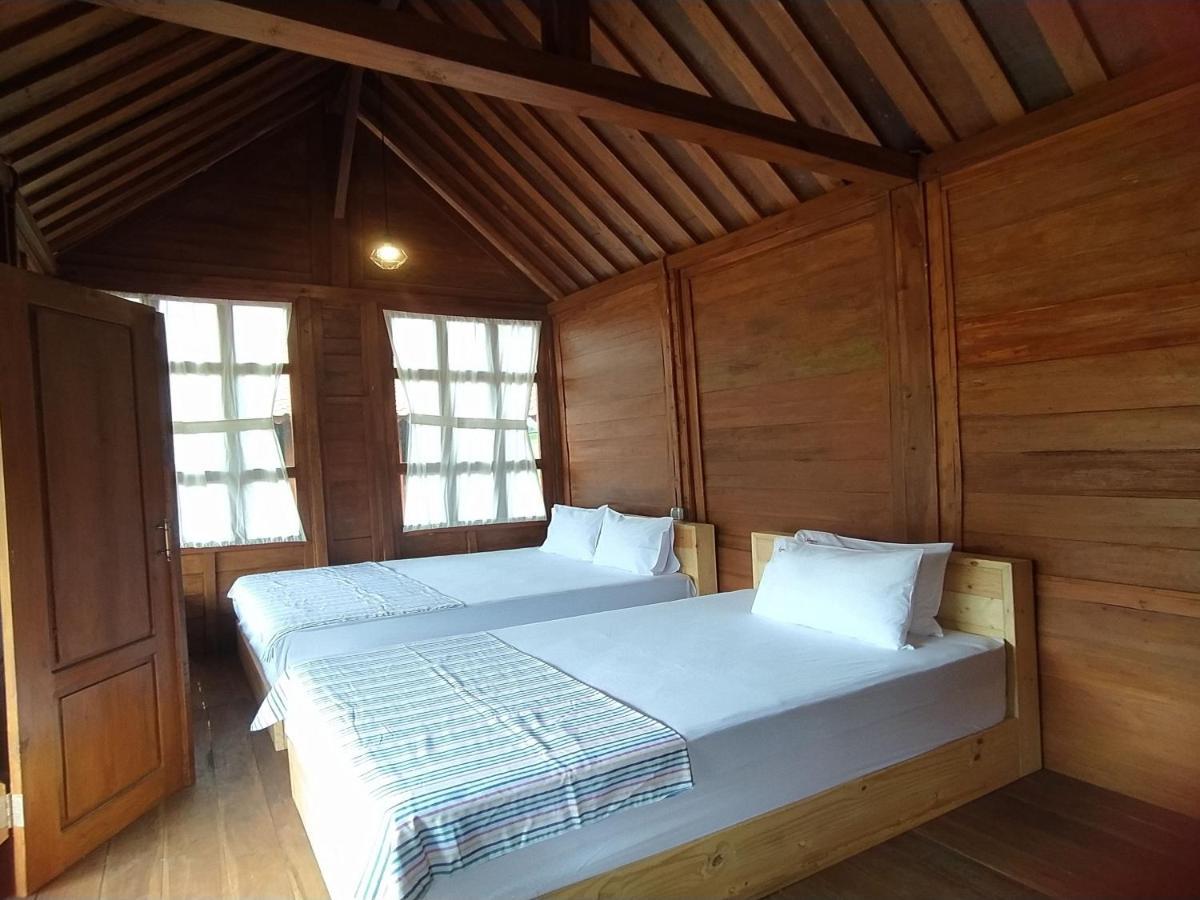 Seger Nusantara Hostel Kalisat Exterior photo