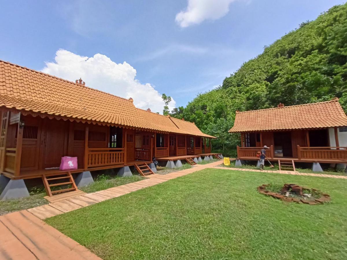 Seger Nusantara Hostel Kalisat Exterior photo