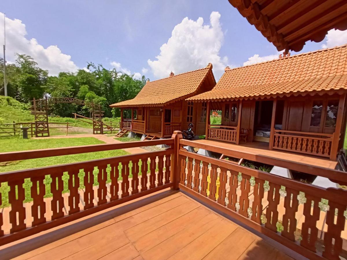 Seger Nusantara Hostel Kalisat Exterior photo