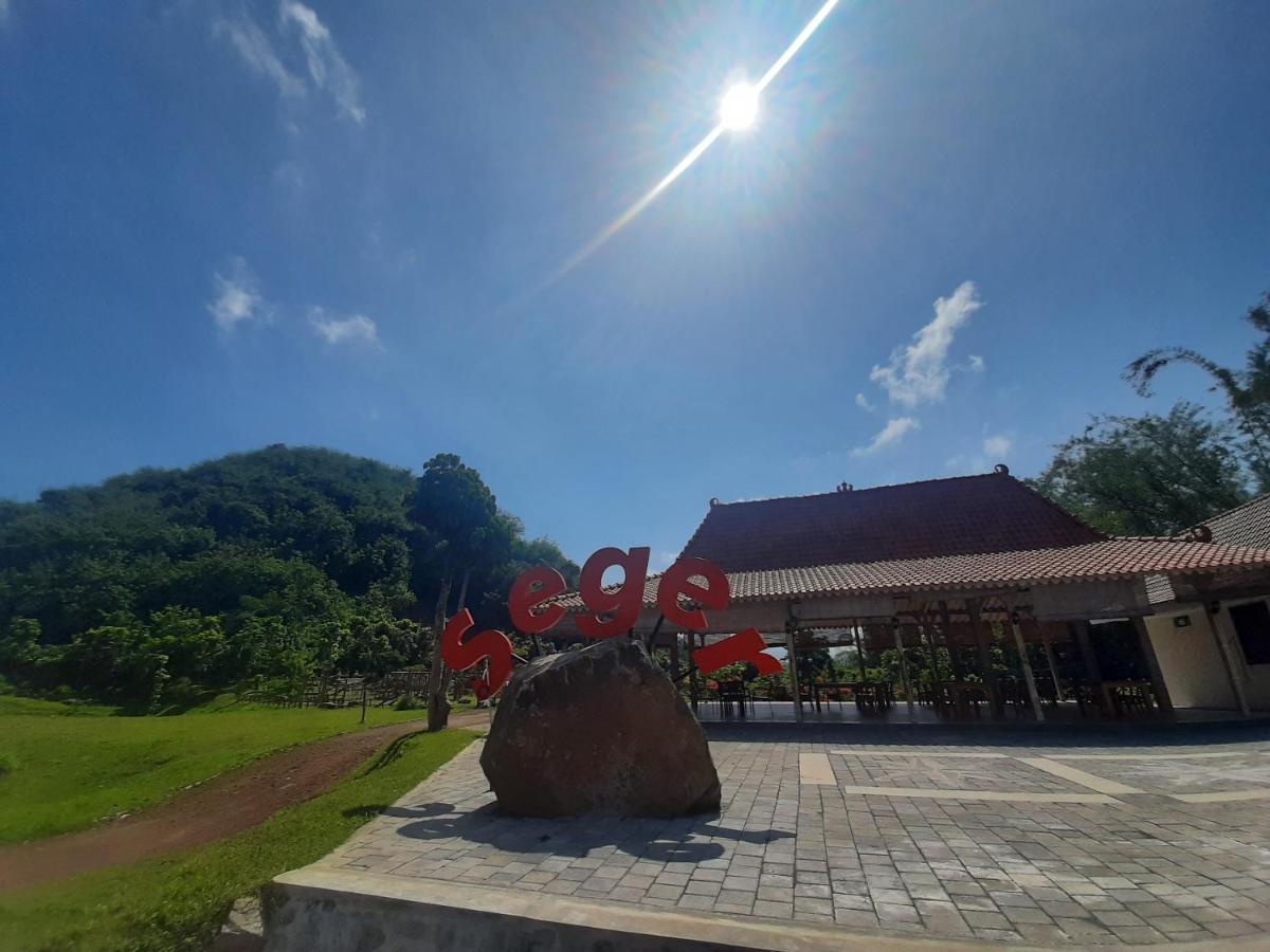Seger Nusantara Hostel Kalisat Exterior photo