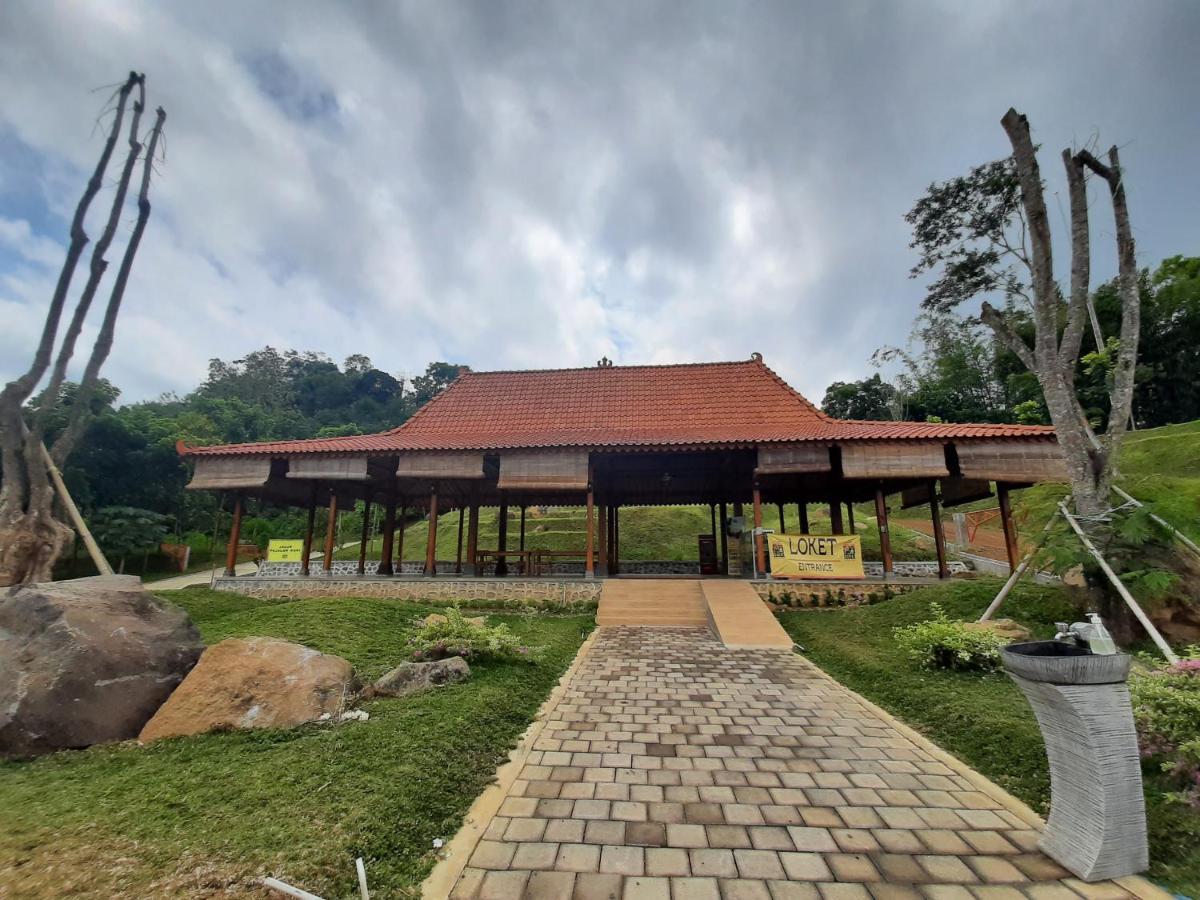 Seger Nusantara Hostel Kalisat Exterior photo